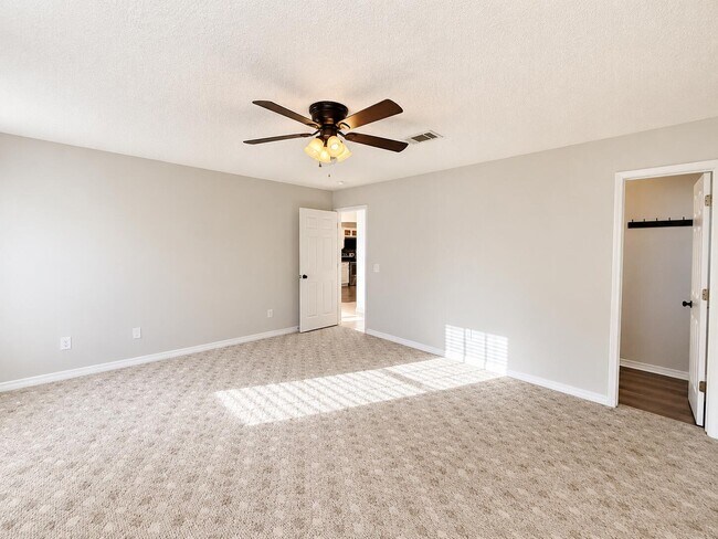 Building Photo - 2722 Shalimar Dr