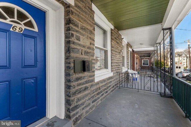 Building Photo - 69 Slocum St