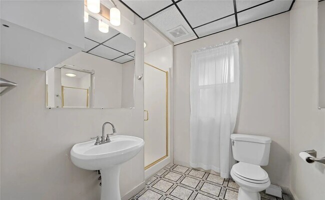 Building Photo - Charming Craftsman Rental in a Prime Bellingham Location