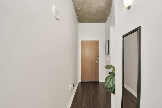 Building Photo - 5925 Almeda Rd