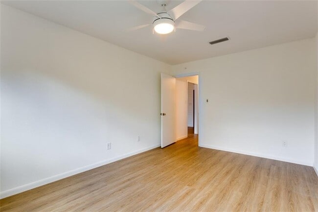 Building Photo - 2102 Rabb Rd