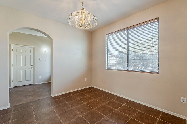 Building Photo - Pet-Friendly 4 Bedroom Rental in Tucson wi...