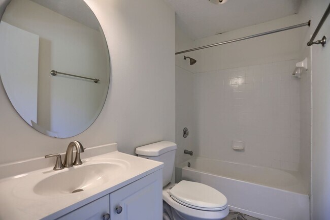 Building Photo - Contemporary Living At It's Finest in Lovely Owings Mills!!