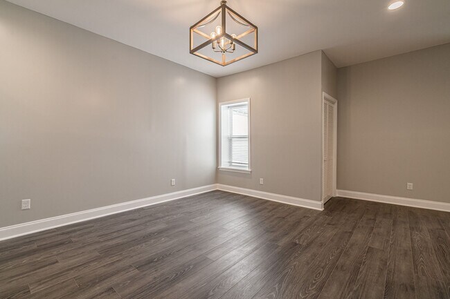 Building Photo - 806 Longfield Ave