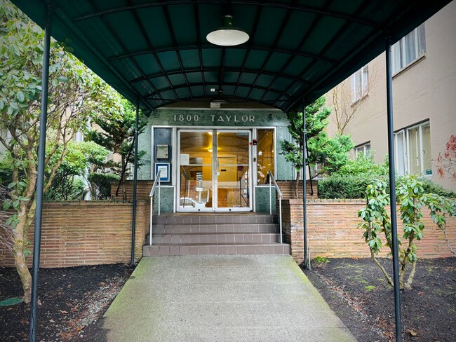 Building Photo - Spacious East Queen Anne 1 Bedroom Condo f...