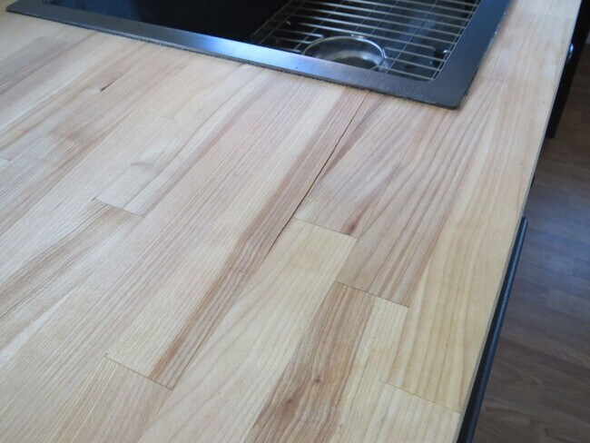 Building Photo - 3 Bedroom 2 Bath Home