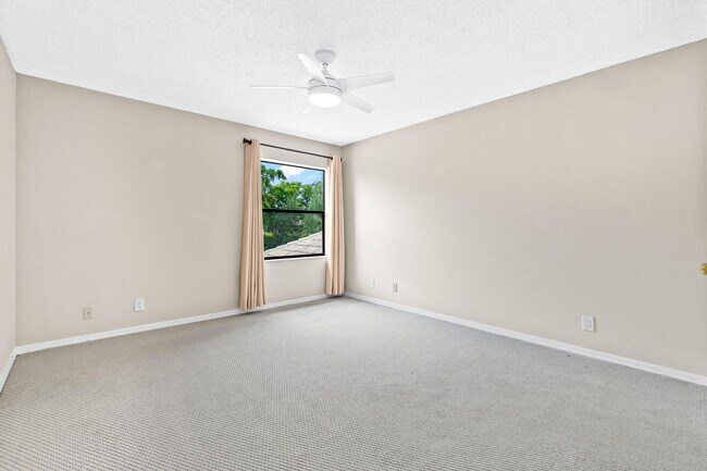 Building Photo - 5465 Monterey Cir