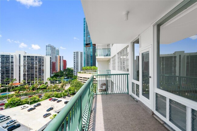 Building Photo - 1408 Brickell Bay Dr