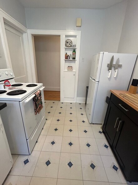 Building Photo - 997 Nottingham Rd