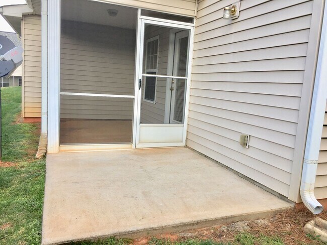 Building Photo - 126 Clusters Cir