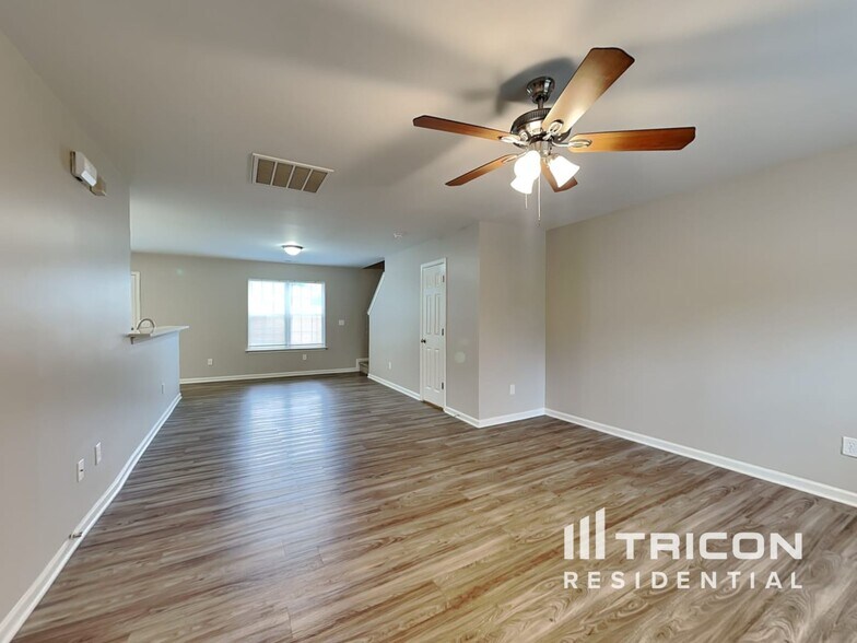 Building Photo - 9514 Parkridge Dr