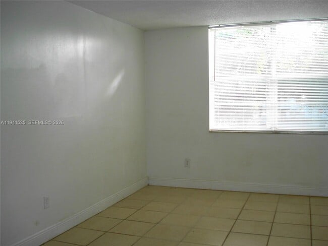 Building Photo - 482 NW 165th St