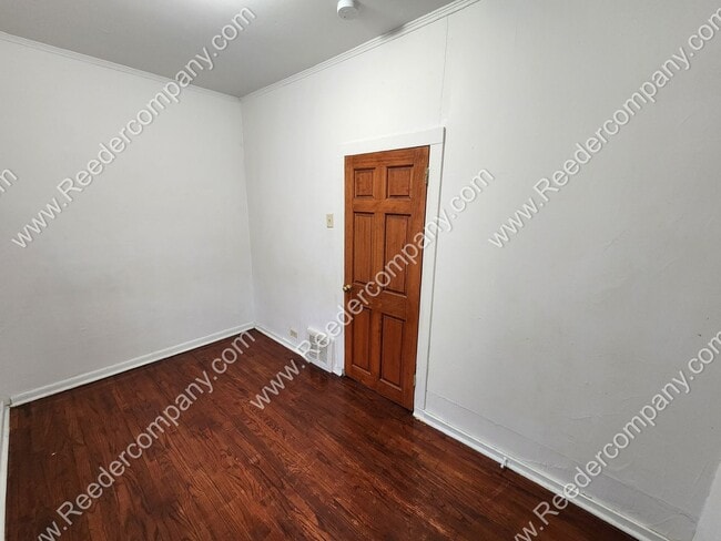 Building Photo - Spacious 3 bedroom house