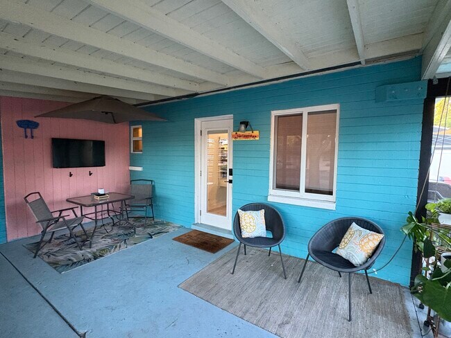 Building Photo - 7705 Poinsetta Ave