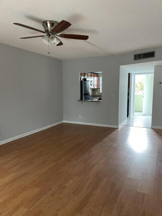 Building Photo - 1638 Embassy 305 Dr