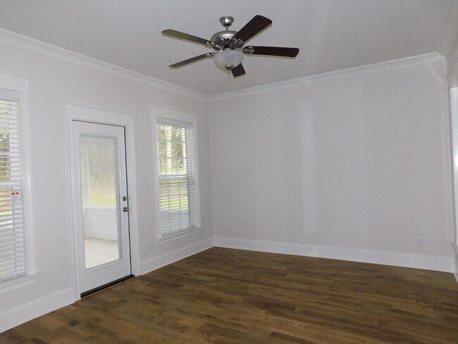 Building Photo - Grove Point Beauty