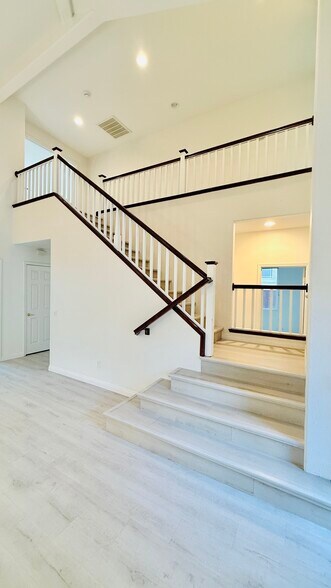 Building Photo - 737 Helmsdale Rd