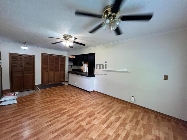 Building Photo - 5107 White Oak Terrace