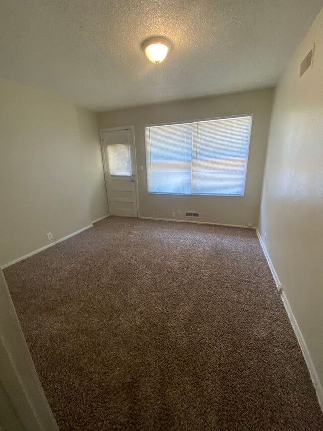 Building Photo - 7601 Ruskin Way
