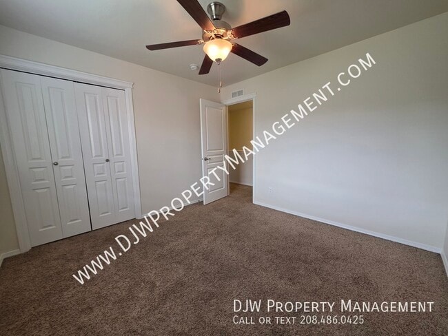 Building Photo - 614 S Grey Pine Ln