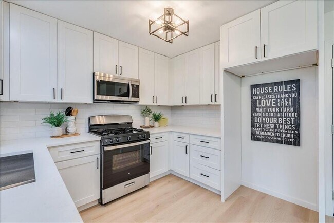 Building Photo - 9606 Dallum Dr