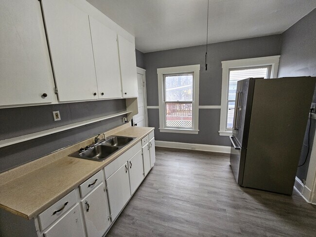 Building Photo - 3433 W 41st St