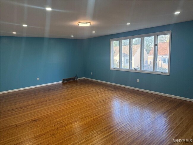 Building Photo - 116 Nicholson St