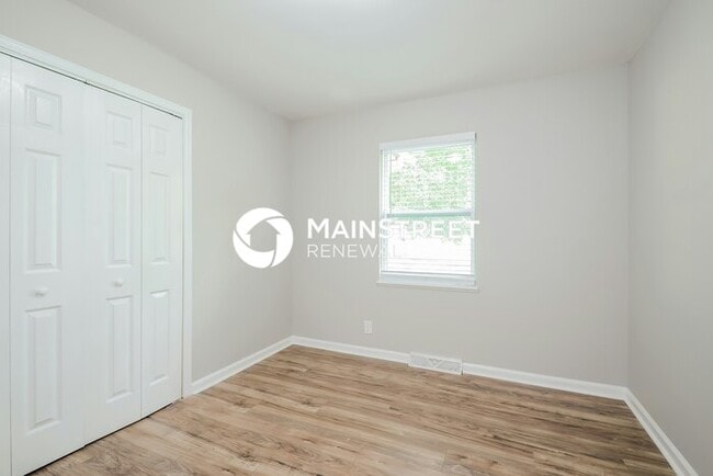 Building Photo - 3 Bedroom Pet-Friendly Home in Birmingham, AL with Main Street Renewal