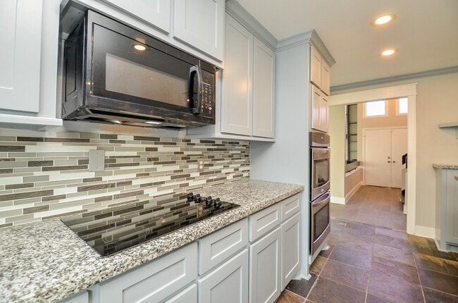 Building Photo - 12510 Seaswept Dr