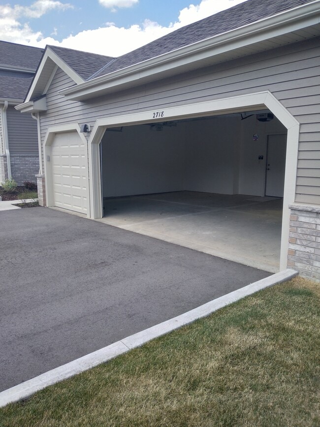 Building Photo - 2703 Pond Dr