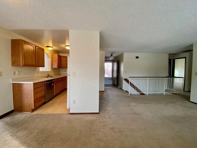 Building Photo - 10860 Utica Ct