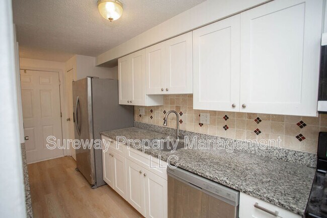 Building Photo - 142 Kenwood Dr