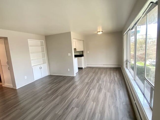Interior Photo - Hamlin Place