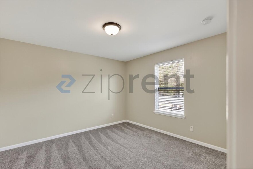 Building Photo - 291 Ranlo Ave