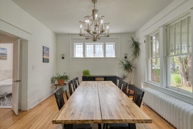 Building Photo - Spacious Living in a Prime Christiansburg Location