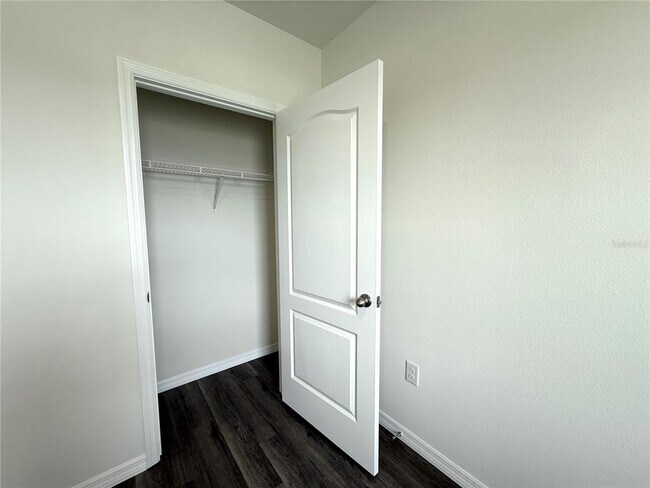 Building Photo - 1213 BALSAM Dr