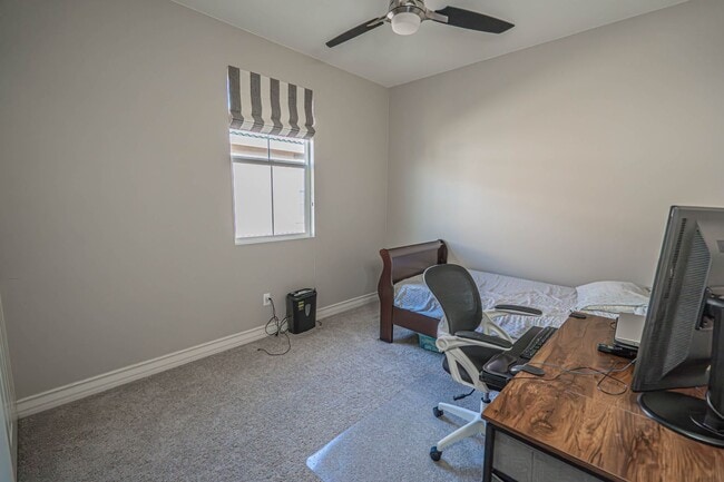 Building Photo - Beautiful 5-Bedroom Home with Outdoor Entertainer's Area in Valencia!