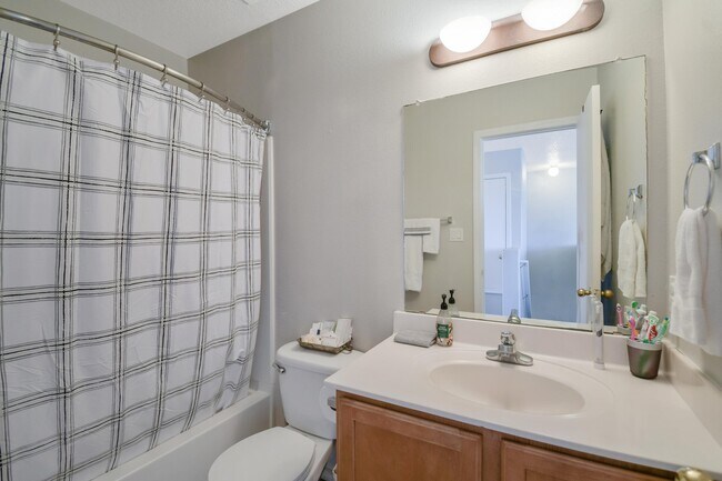 Building Photo - 10501 Trieste Ct NW