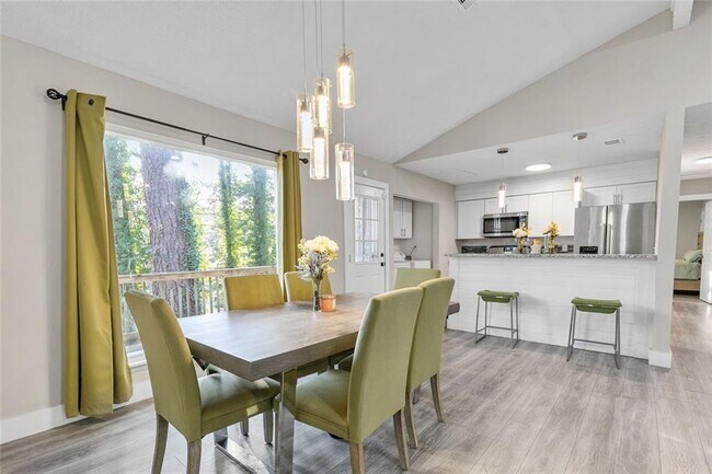 Building Photo - 494 Plainville Dr SW