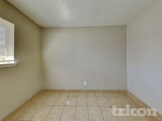 Building Photo - 2014 Briar Ridge Dr