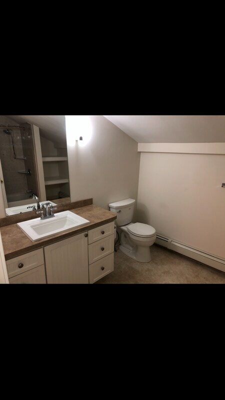 Building Photo - 8 E Oneida St