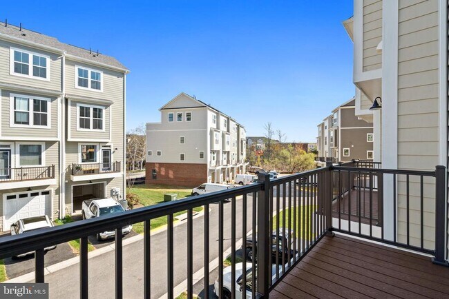 Building Photo - 596 Watermans Dr