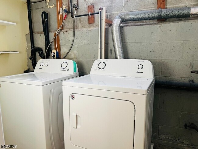 Building Photo - 1802 Scarlett Dr