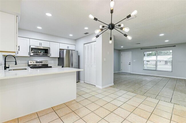 Building Photo - 1417 NE 38th St