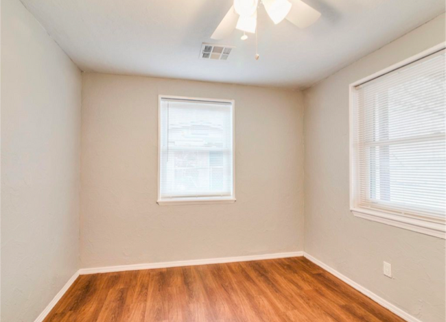 Building Photo - 1445 Mallard Dr