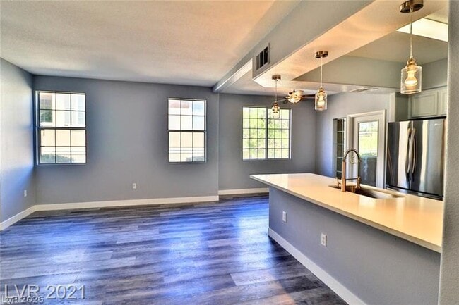 Building Photo - 9901 Trailwood Dr