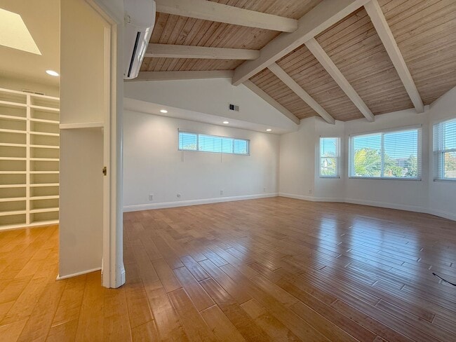 Building Photo - 4 Bed + 3 Bath + Bonus Room + Loft