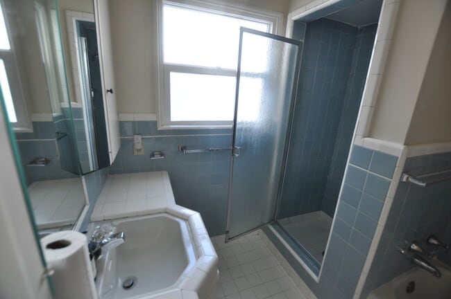 Building Photo - 1026 Kirkham St