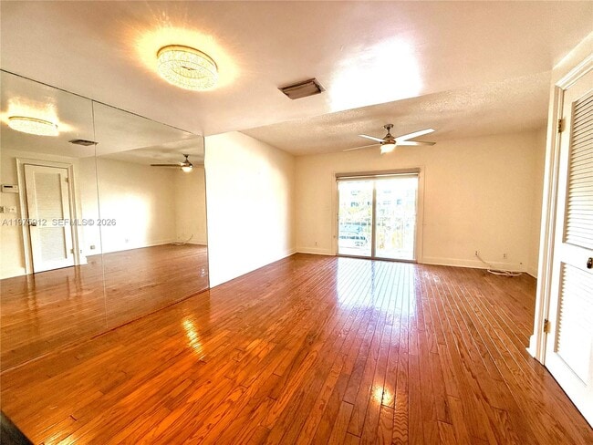 Building Photo - 2533 NE 15th St