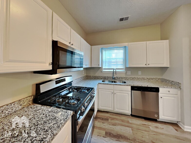 Building Photo - 723 River Valley Dr